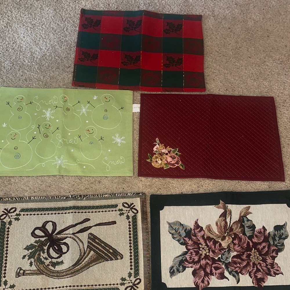 Festive Holiday Placemat assortment of 5- Red, Green, Burgundy, and Cream - Picture 1 of 12